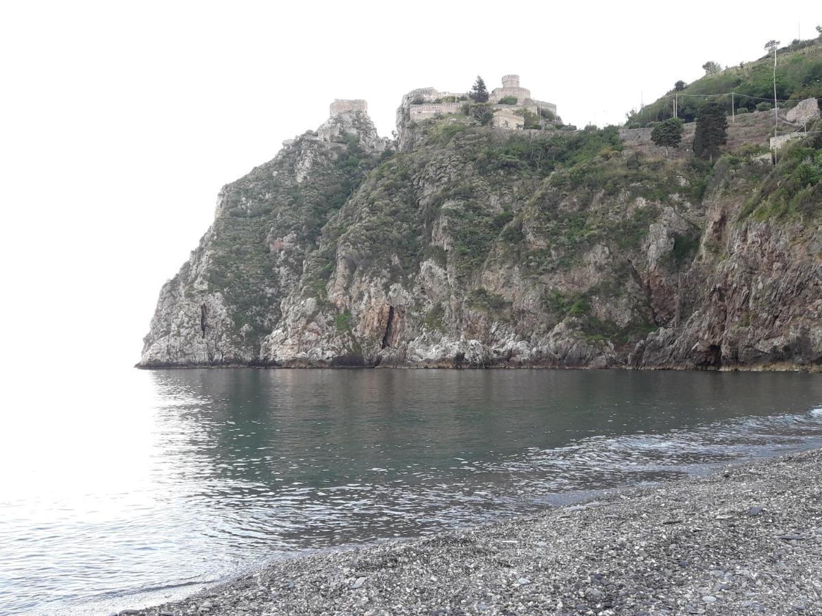 Casa Nupi Apartment Sant'Alessio Siculo Bagian luar foto